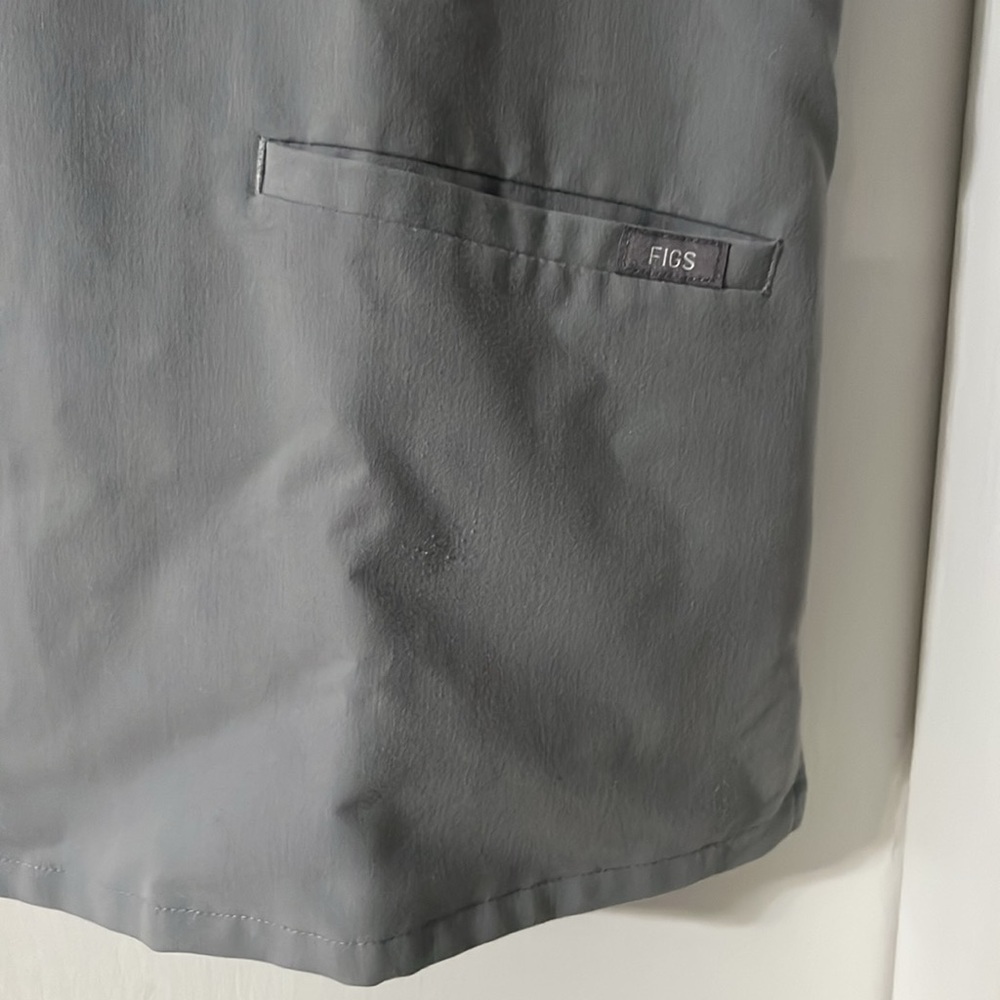 Figs Casma Three-Pocket Scrub Top - Picture 2 of 6